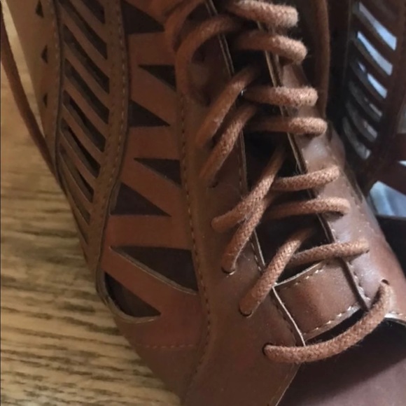 Tan wedge shoes - Picture 3 of 8